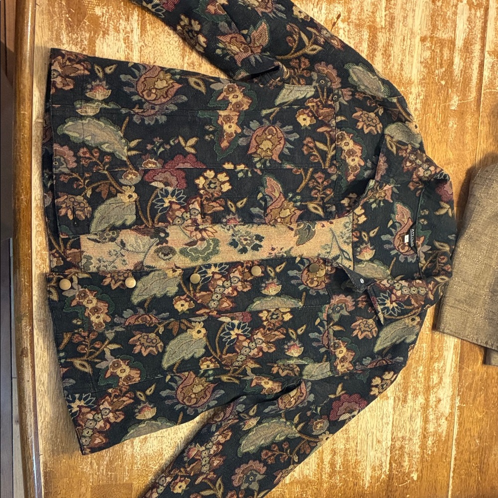Attitude jacket with floral designs